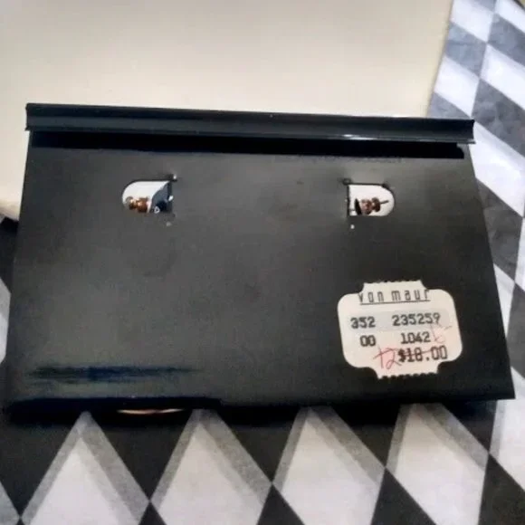 ILLUSIONAIRE JCA Creation Vintage from 1960's Gold Angel/Heart Hoop Earrings - Picture 3 of 3